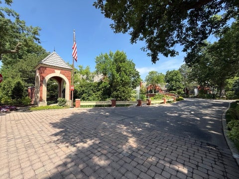 Tiny photo for 22 Regent Wood Road, Northfield, IL 60093 (MLS # 12639571)