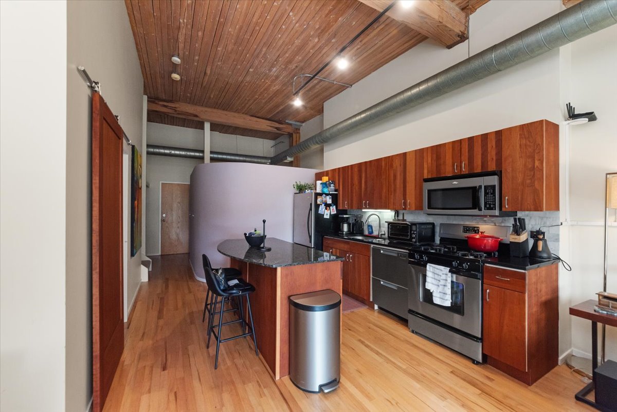 2333 W Saint Paul Avenue 315