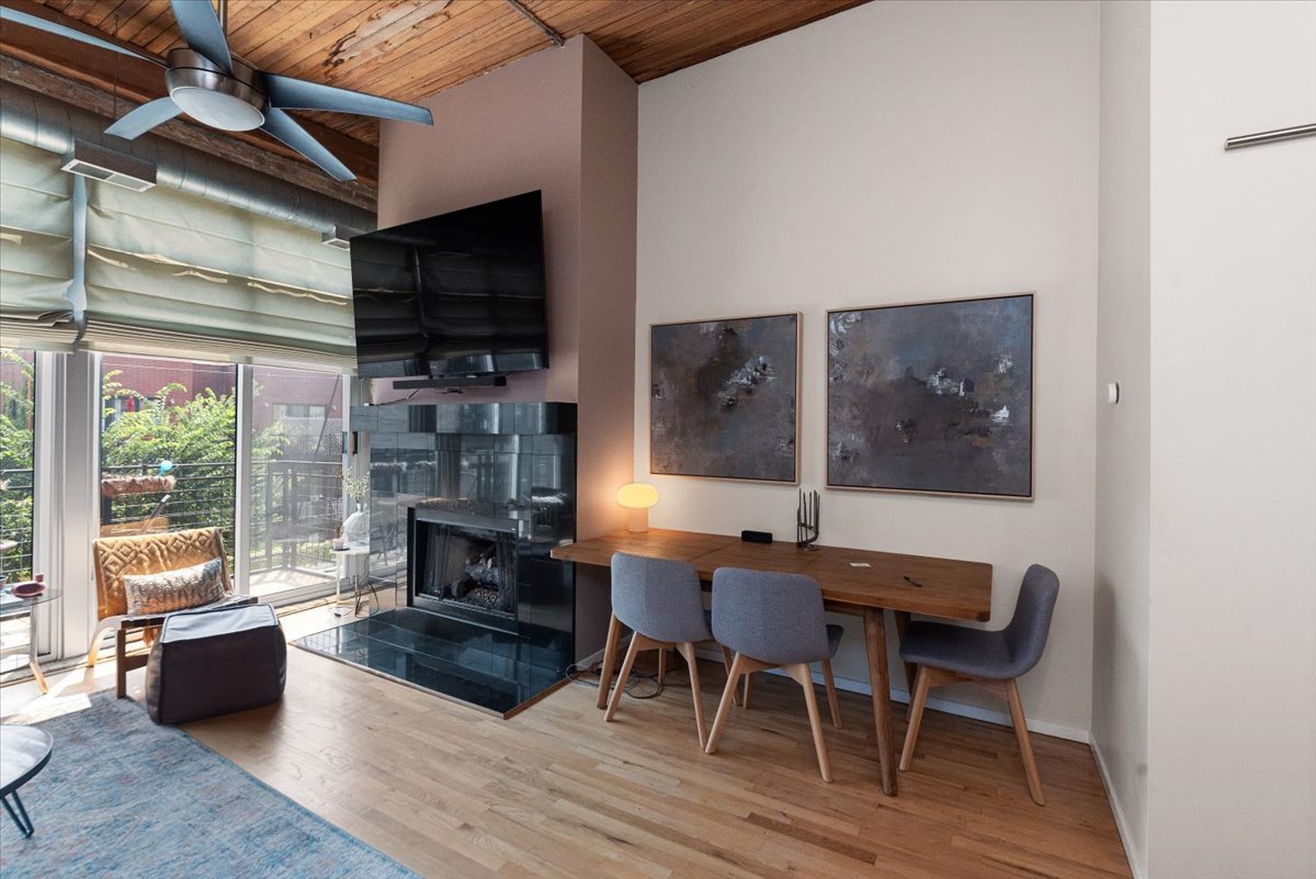 2333 W Saint Paul Avenue 315