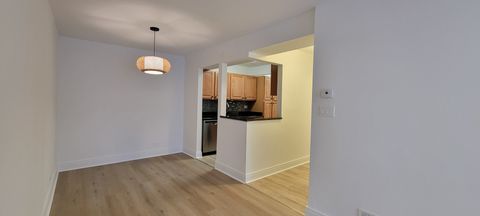 Tiny photo for 1 Oak Creek Drive #1308, Buffalo Grove, IL 60089 (MLS # 12553331)