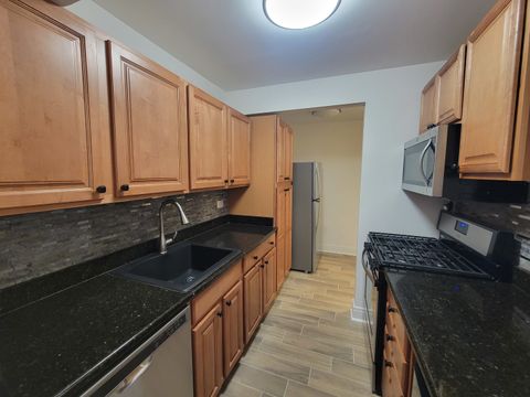 Tiny photo for 1 Oak Creek Drive #1308, Buffalo Grove, IL 60089 (MLS # 12553331)