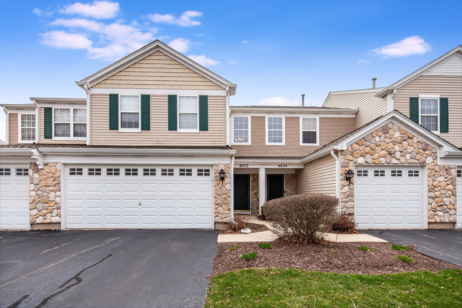 View Plainfield, IL 60586 townhome