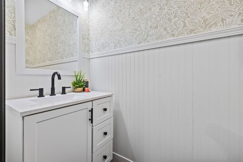 Tiny photo for 2462 Green Valley Court, Aurora, IL 60503 (MLS # 12677980)