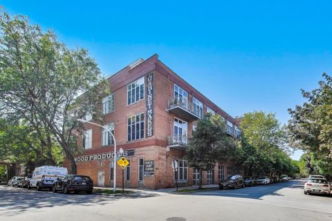 Photo of 2111 W Churchill Street #105, Chicago, IL 60647 (MLS # 12469632)