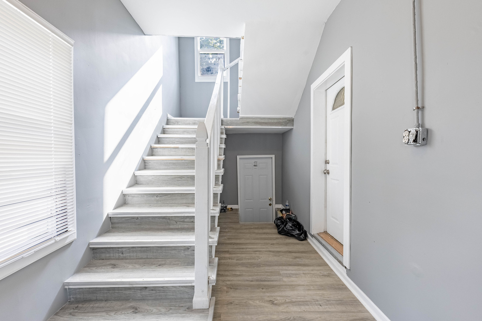 8428 S Escanaba Avenue