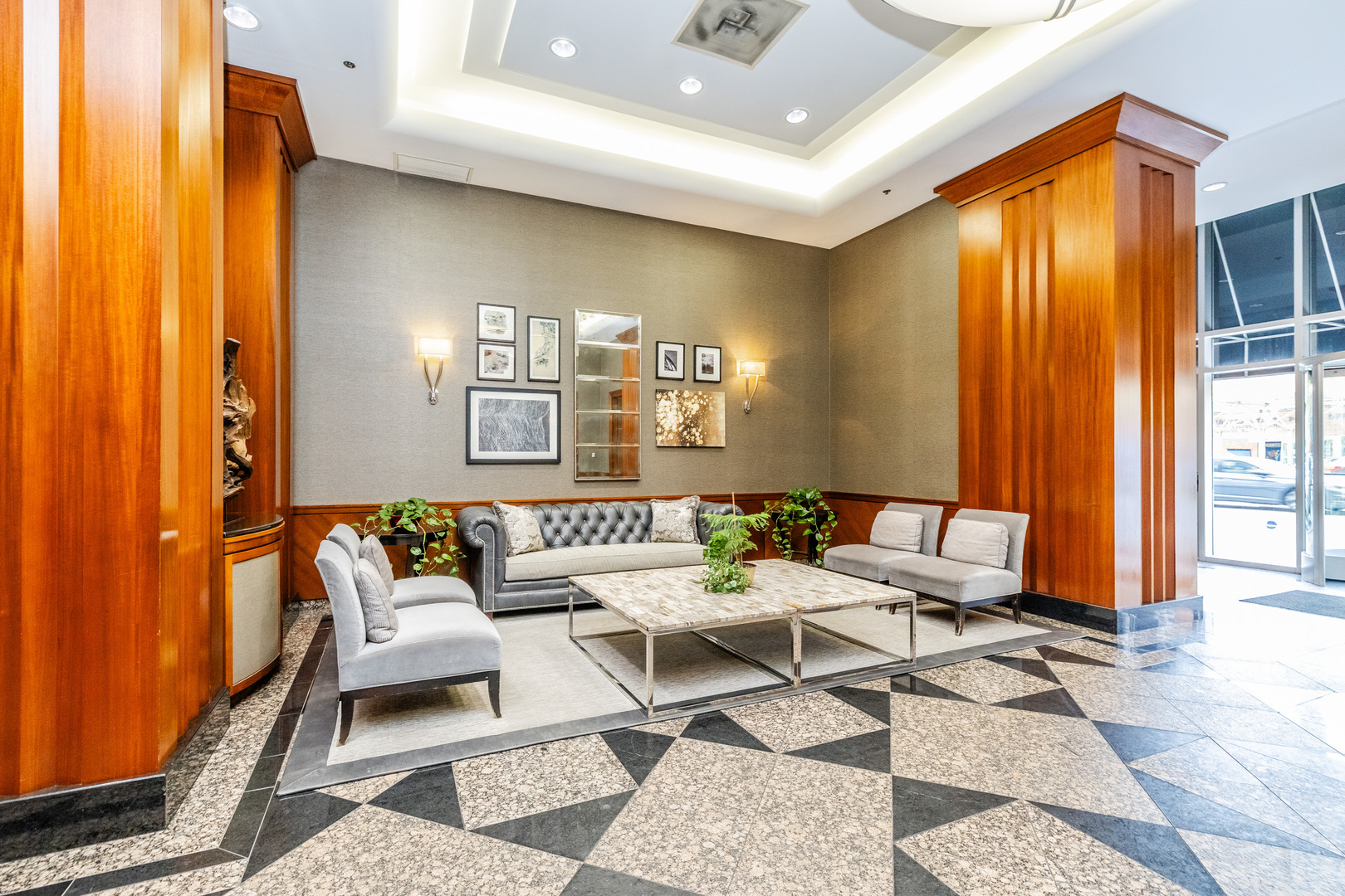 545 N Dearborn Street W1409