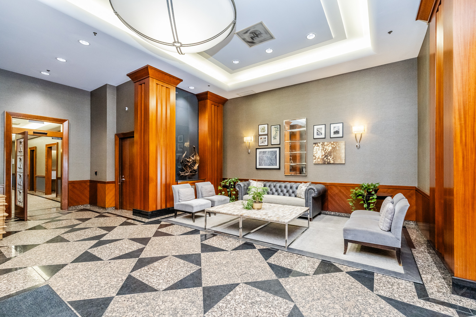 545 N Dearborn Street W1409