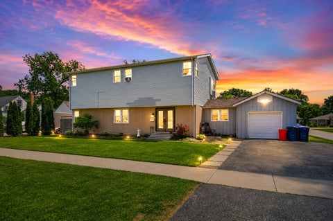 Photo of 11325 S Oak Park Avenue, Worth, IL 60482 (MLS # 12684170)
