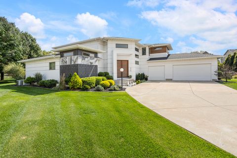 Photo of 4700 Chestnut Grove Drive, Champaign, IL 61822 (MLS # 12442173)