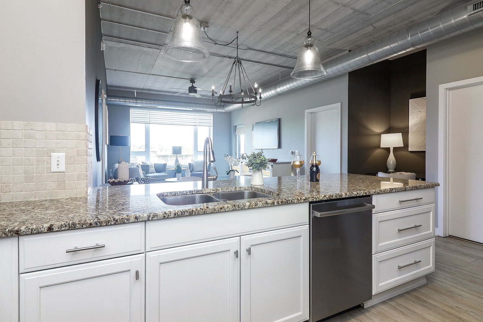 Burr Ridge, Illinois 60527, United States, 2 Bedrooms Bedrooms, ,2 BathroomsBathrooms,Residential,Active,177157