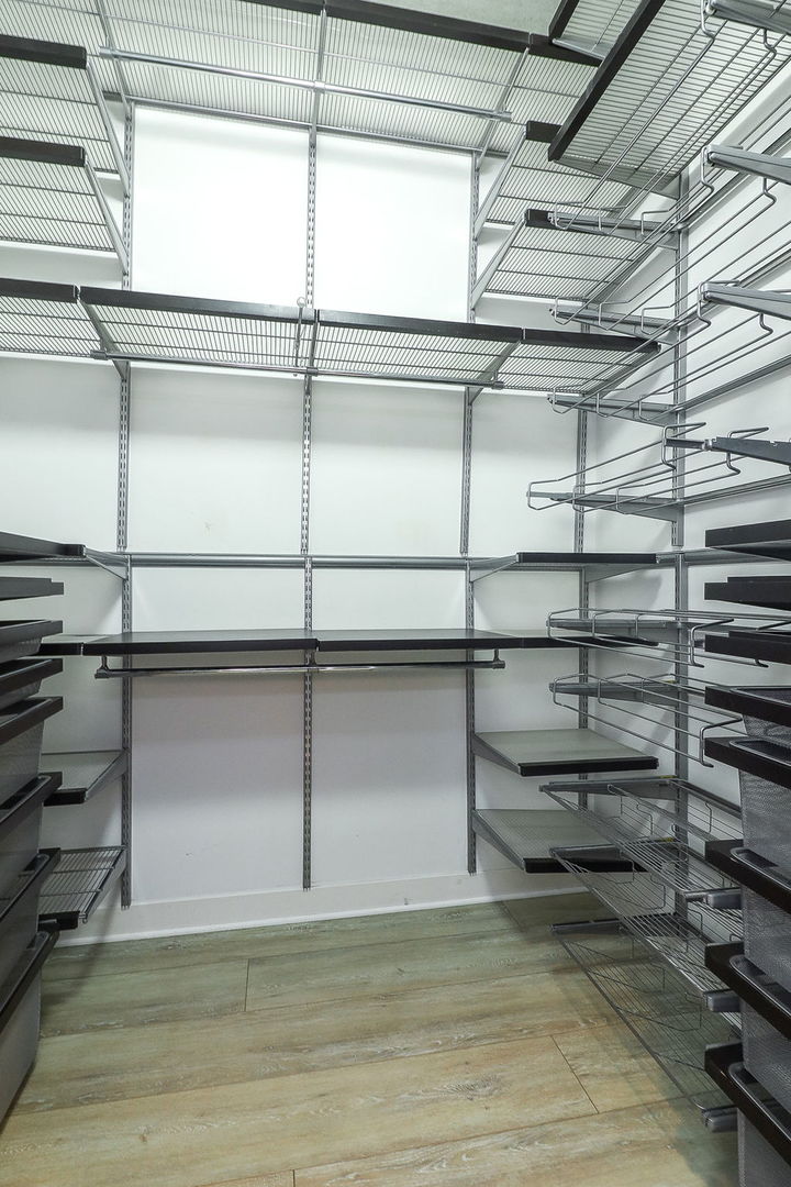 Burr Ridge, Illinois 60527, United States, 2 Bedrooms Bedrooms, ,2 BathroomsBathrooms,Residential,Active,177157