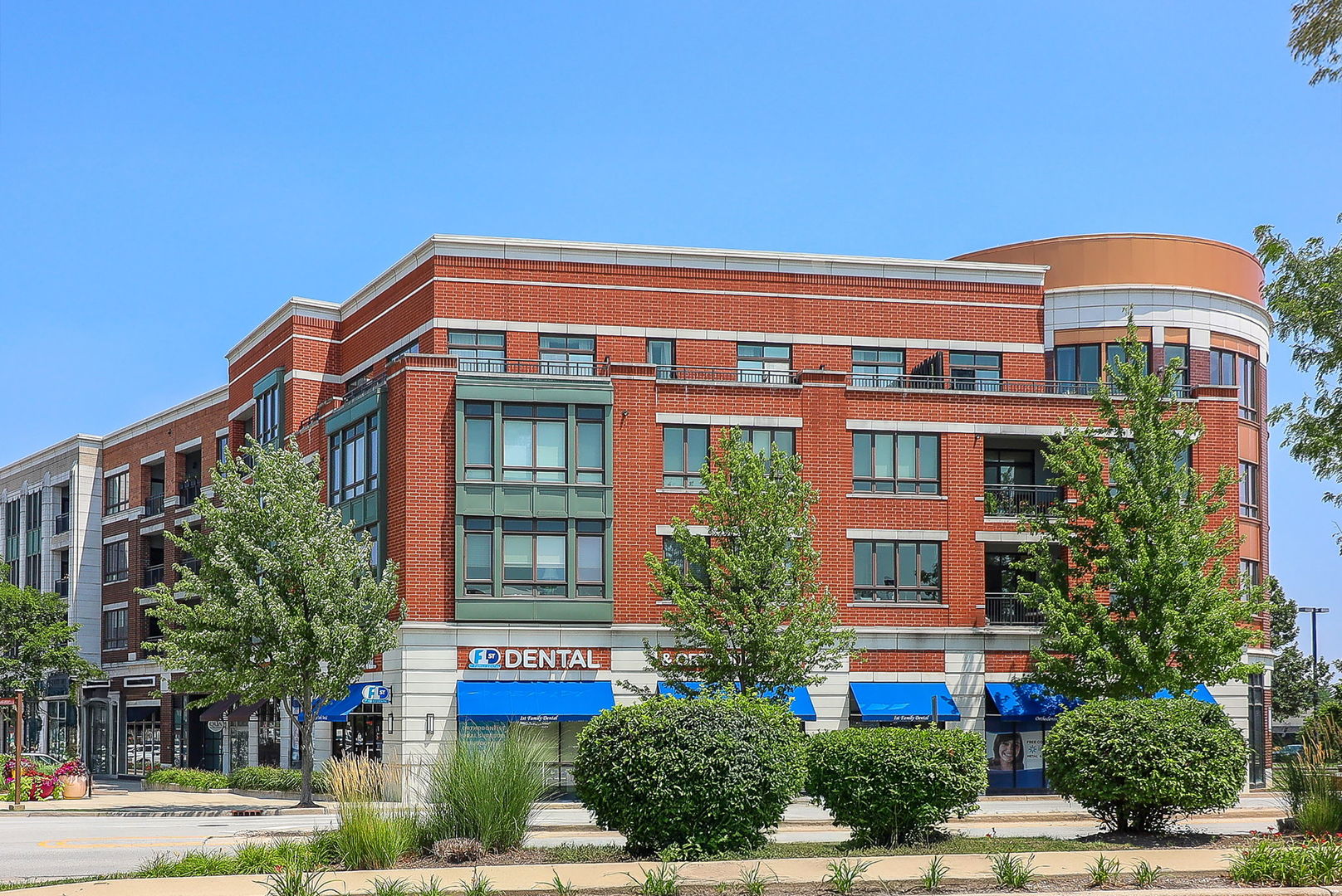 Burr Ridge, Illinois 60527, United States, 2 Bedrooms Bedrooms, ,2 BathroomsBathrooms,Residential,Active,177157