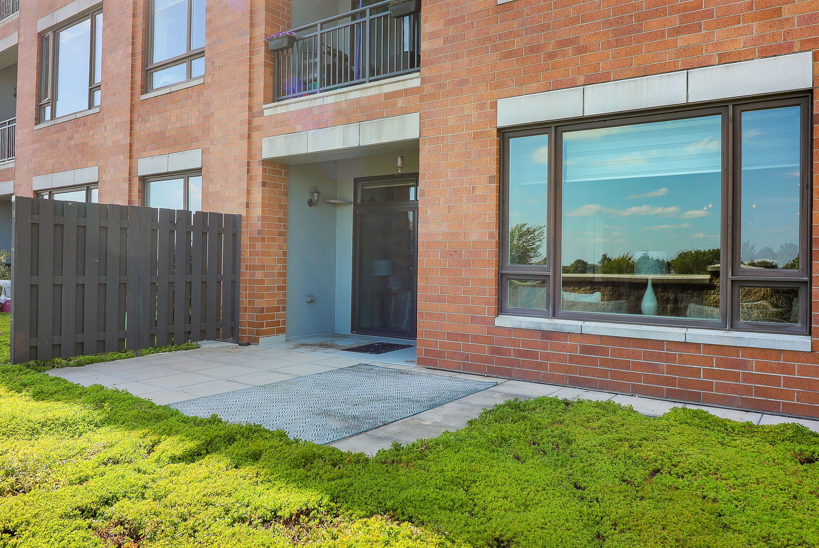 Burr Ridge, Illinois 60527, United States, 2 Bedrooms Bedrooms, ,2 BathroomsBathrooms,Residential,Active,177157