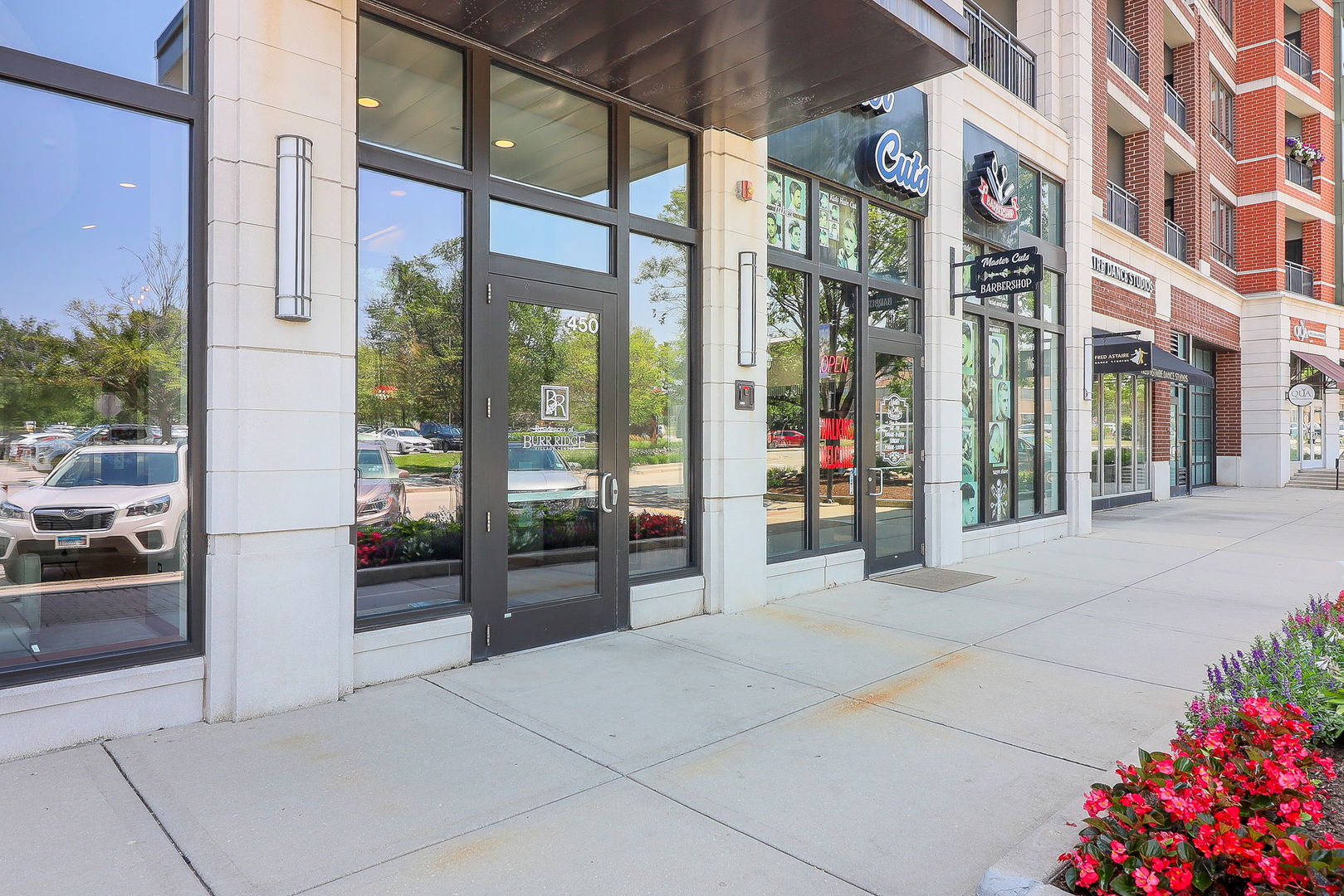 Burr Ridge, Illinois 60527, United States, 2 Bedrooms Bedrooms, ,2 BathroomsBathrooms,Residential,Active,177157