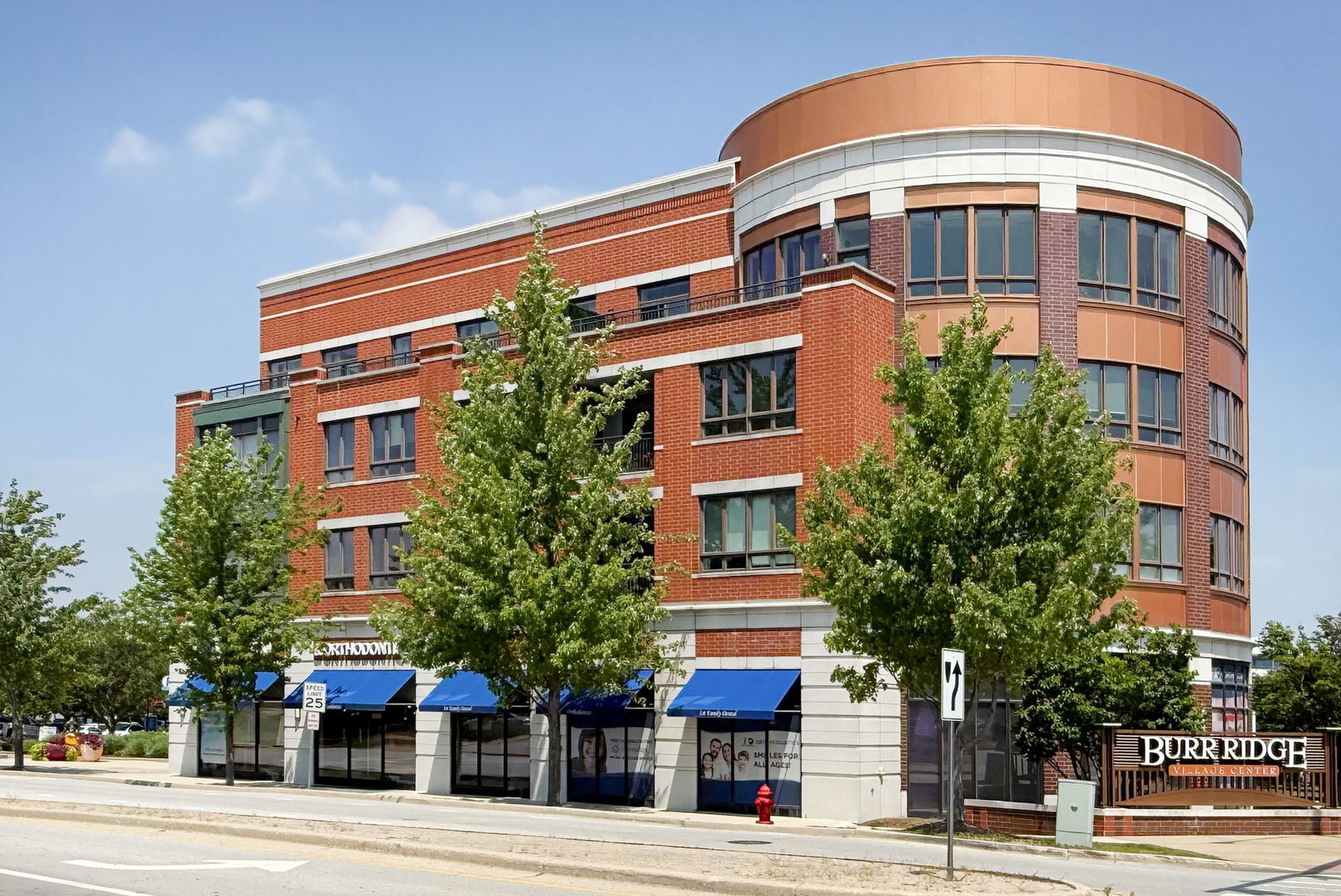 Burr Ridge, Illinois 60527, United States, 2 Bedrooms Bedrooms, ,2 BathroomsBathrooms,Residential,Active,177157