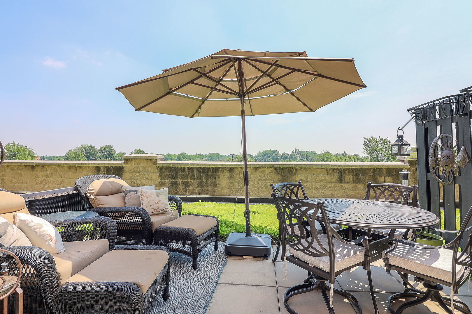 Burr Ridge, Illinois 60527, United States, 2 Bedrooms Bedrooms, ,2 BathroomsBathrooms,Residential,Active,177157