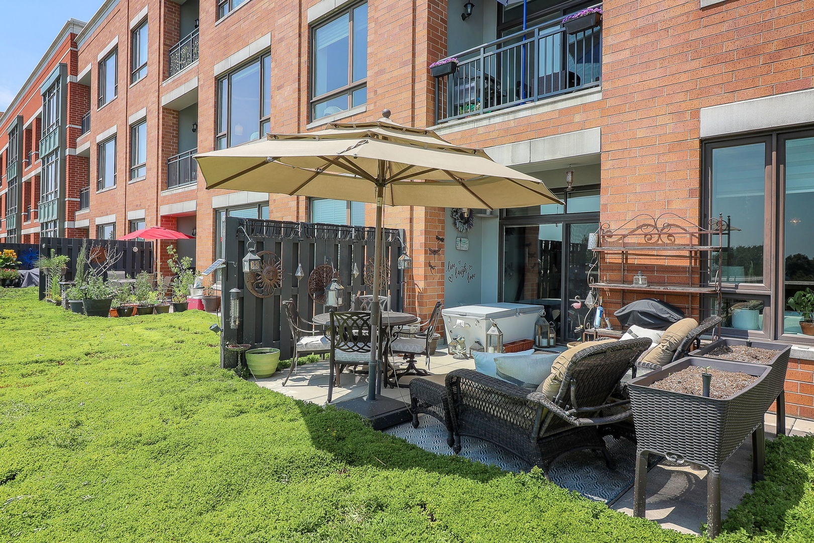 Burr Ridge, Illinois 60527, United States, 2 Bedrooms Bedrooms, ,2 BathroomsBathrooms,Residential,Active,177157