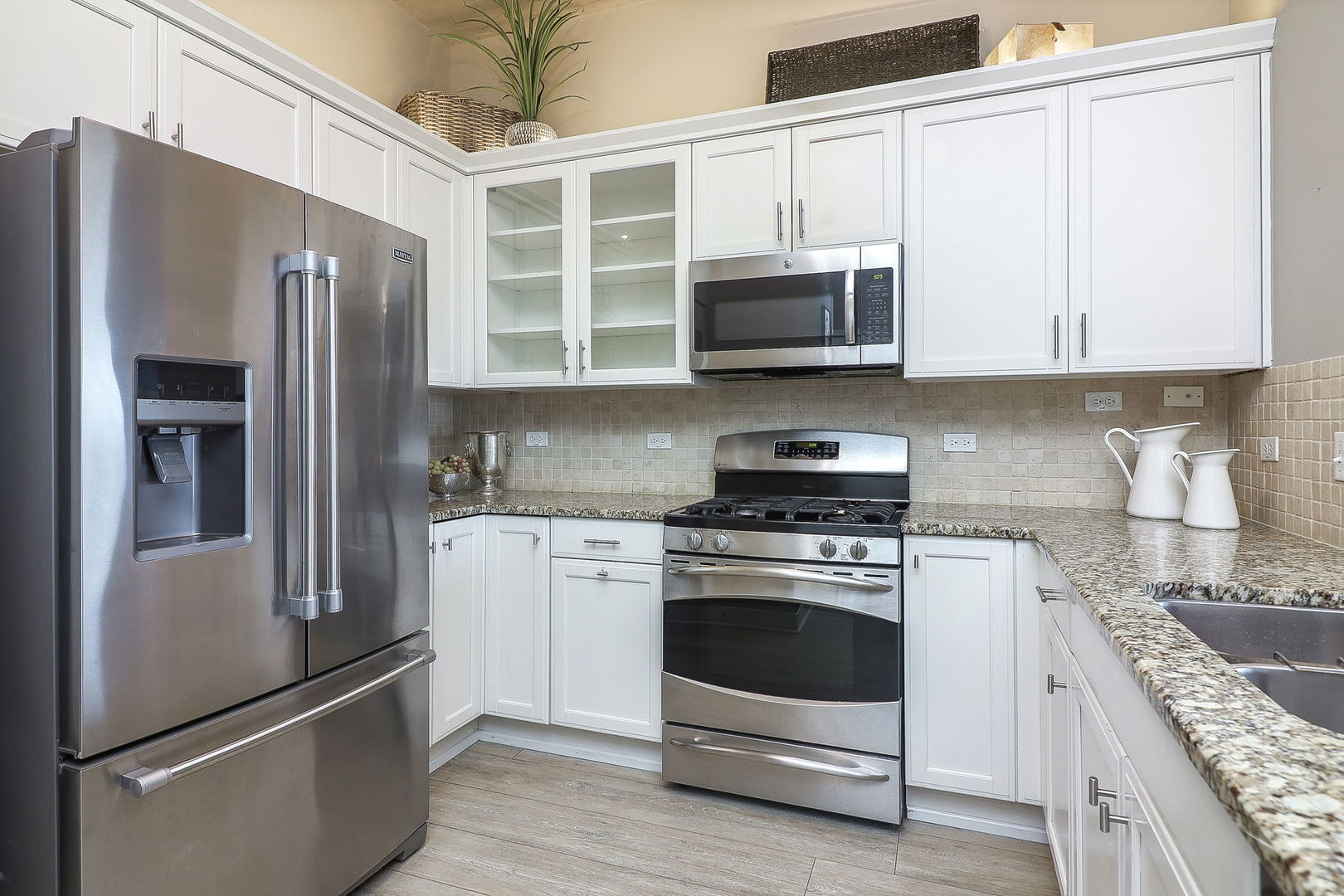 Burr Ridge, Illinois 60527, United States, 2 Bedrooms Bedrooms, ,2 BathroomsBathrooms,Residential,Active,177157