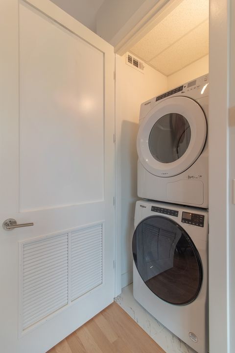 Tiny photo for 4557 S Prairie Avenue, Chicago, IL 60653 (MLS # 12655272)