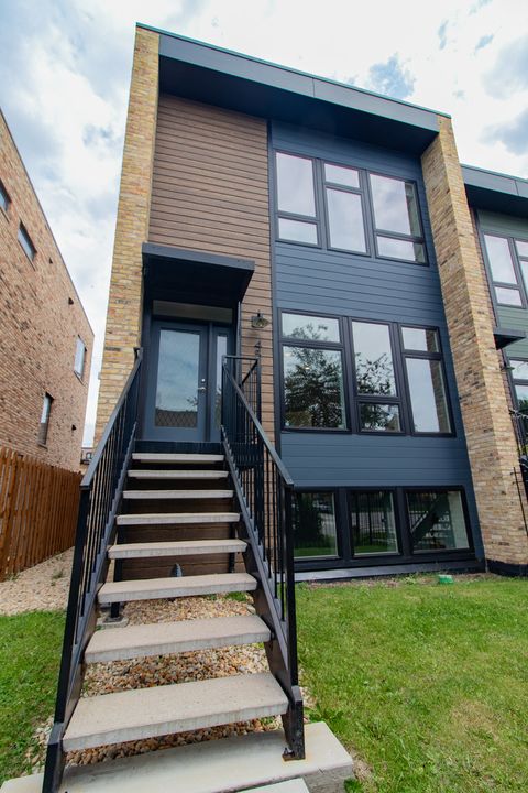 Photo of 4557 S Prairie Avenue, Chicago, IL 60653 (MLS # 12655272)