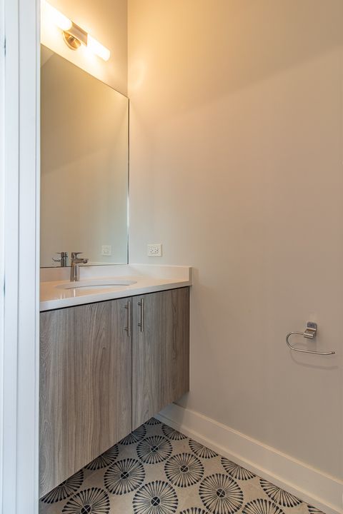 Tiny photo for 4557 S Prairie Avenue, Chicago, IL 60653 (MLS # 12655272)