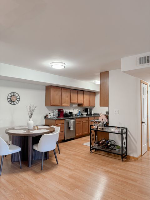 Tiny photo for 17a Kingery Quarter #102, Willowbrook, IL 60527 (MLS # 12496885)