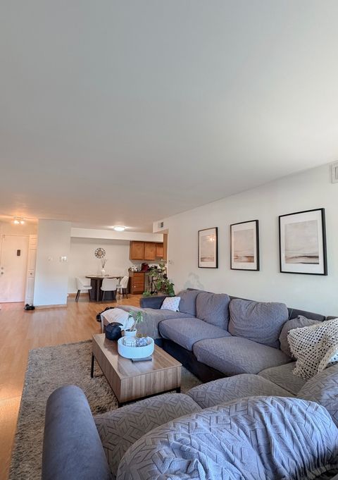 Tiny photo for 17a Kingery Quarter #102, Willowbrook, IL 60527 (MLS # 12496885)