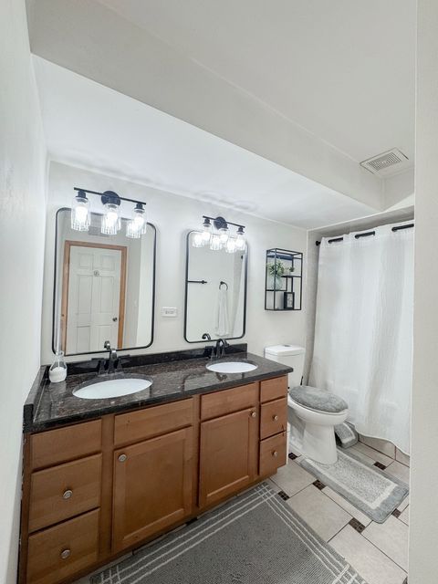 Tiny photo for 17a Kingery Quarter #102, Willowbrook, IL 60527 (MLS # 12496885)