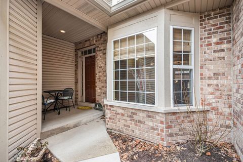 Tiny photo for 63 Oak Creek Court, North Aurora, IL 60542 (MLS # 12582688)