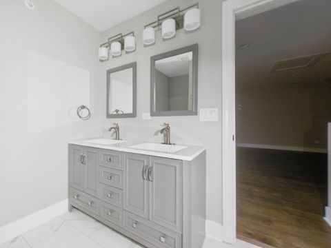 Tiny photo for 840 S Cuyler Avenue, Oak Park, IL 60304 (MLS # 12461048)