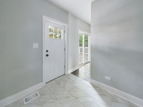 Tiny photo for 840 S Cuyler Avenue, Oak Park, IL 60304 (MLS # 12461048)