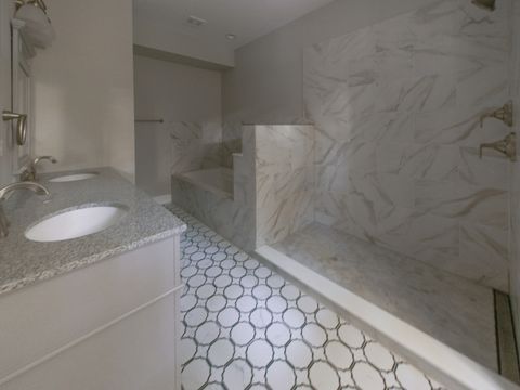 Tiny photo for 840 S Cuyler Avenue, Oak Park, IL 60304 (MLS # 12461048)