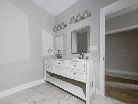 Tiny photo for 840 S Cuyler Avenue, Oak Park, IL 60304 (MLS # 12461048)