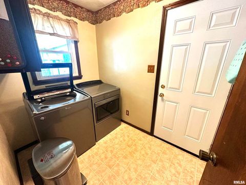 Tiny photo for 1340 E 6TH Street, Centralia, IL 62801 (MLS # EB460231)