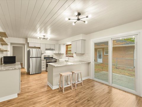 Tiny photo for 3633 N Court Street, Rockford, IL 61103 (MLS # 12501586)