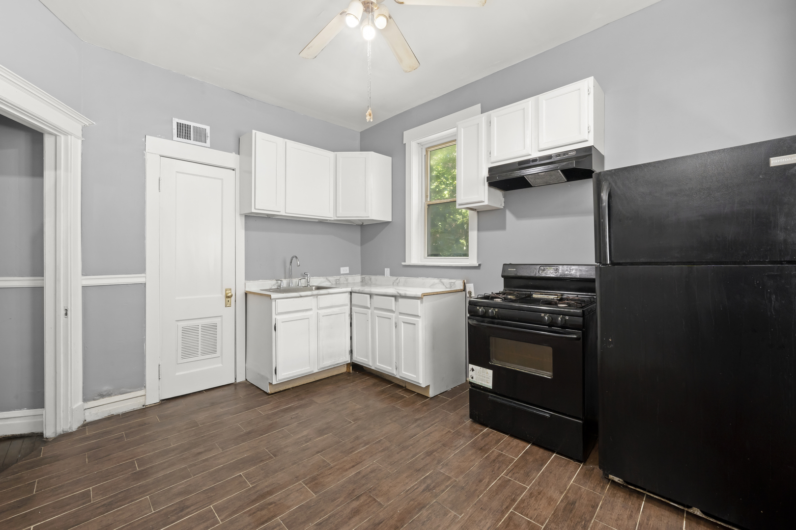 7841 S Burnham Avenue