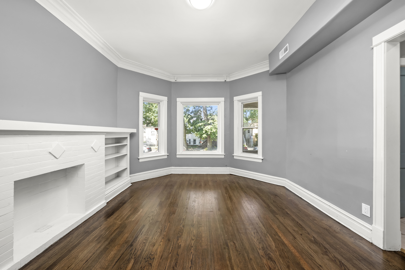 7841 S Burnham Avenue