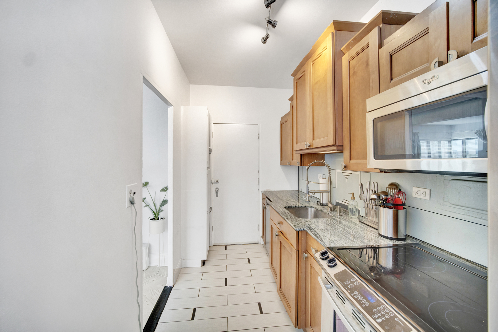 5056 N MARINE Drive 7B
