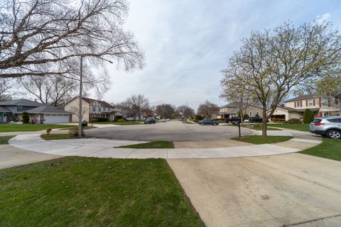 Tiny photo for 1201 N Scarlet Court, Addison, IL 60101 (MLS # 12618918)