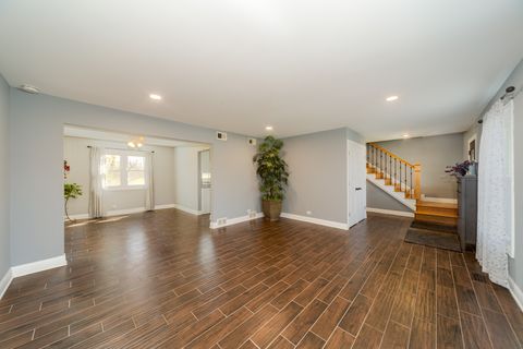 Tiny photo for 1201 N Scarlet Court, Addison, IL 60101 (MLS # 12618918)