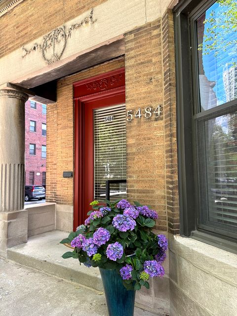 5484 S Hyde Park Boulevard Chicago IL 60615