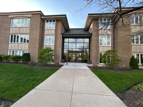 Tiny photo for 1 Oak Brook Club Drive #A105, Oak Brook, IL 60523 (MLS # 12625771)