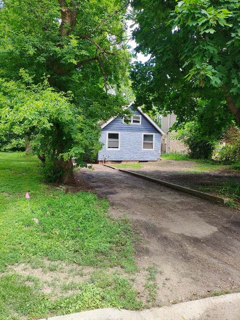 204 W Ellis Avenue Libertyville IL 60048