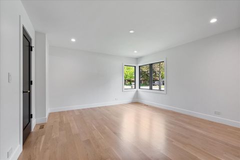 Tiny photo for 6600 N Kenton Avenue, Lincolnwood, IL 60712 (MLS # 12685697)