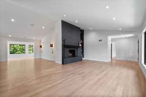 Tiny photo for 6600 N Kenton Avenue, Lincolnwood, IL 60712 (MLS # 12685697)