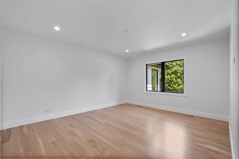 Tiny photo for 6600 N Kenton Avenue, Lincolnwood, IL 60712 (MLS # 12685697)