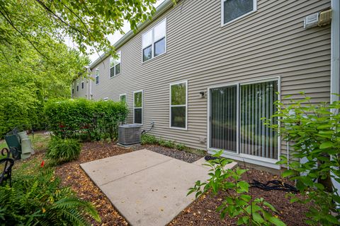 Tiny photo for 604 BLACKSTONE Court, Aurora, IL 60504 (MLS # 12670741)