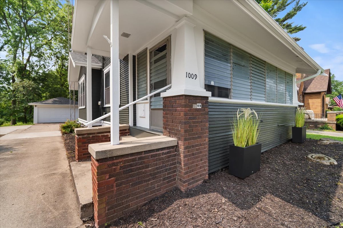 1009 Hovey Avenue