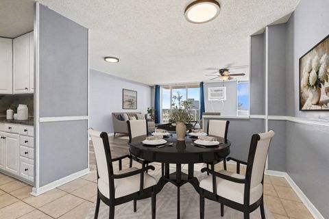 Tiny photo for 2201 S Highland Avenue #4L, Lombard, IL 60148 (MLS # 12598066)