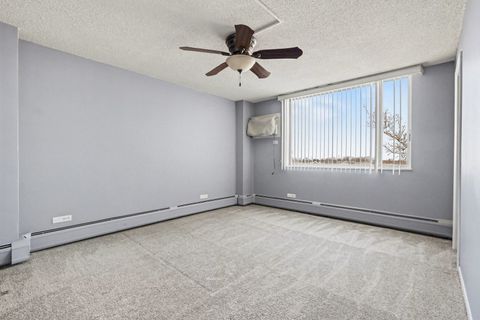 Tiny photo for 2201 S Highland Avenue #4L, Lombard, IL 60148 (MLS # 12598066)
